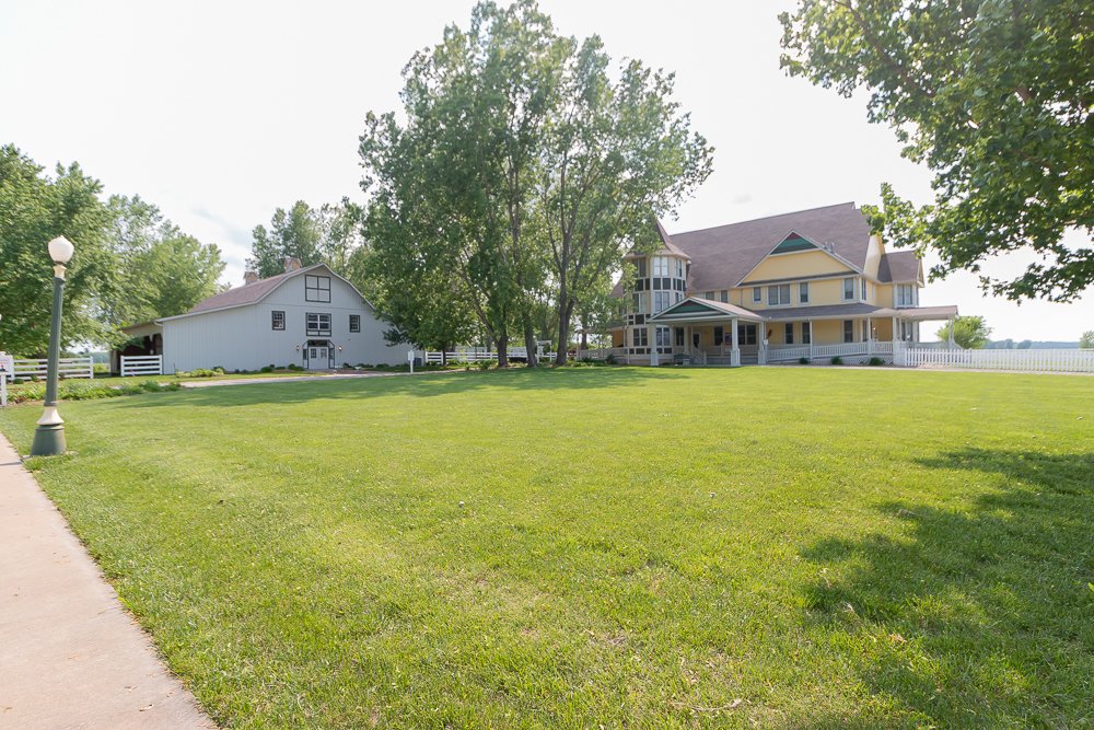 veranda venue lawrence