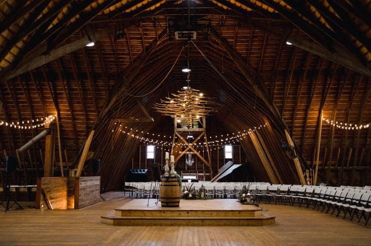 JM Collington Barn Kansas Wedding Venue