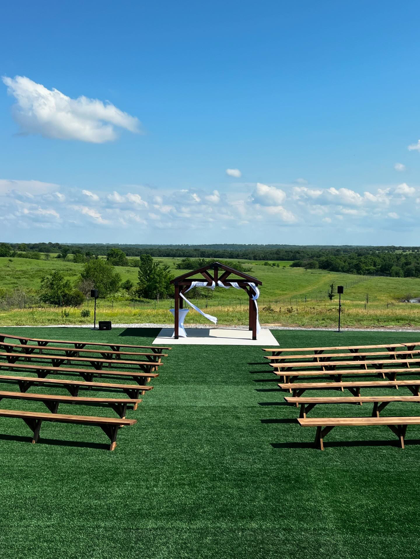 the ranch house kansas event venue outdoor ceremony