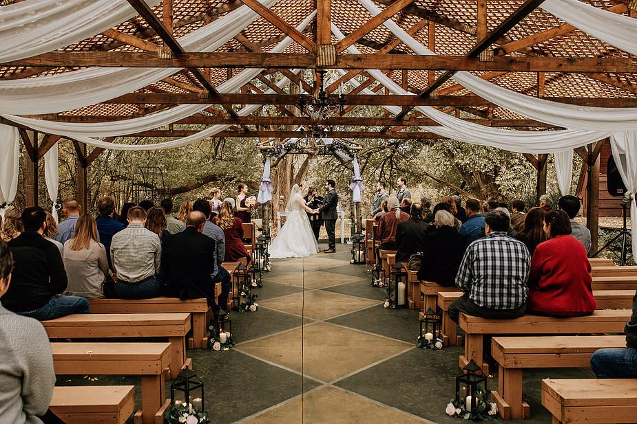 Rustic Timbers Kansas Wedding Venues